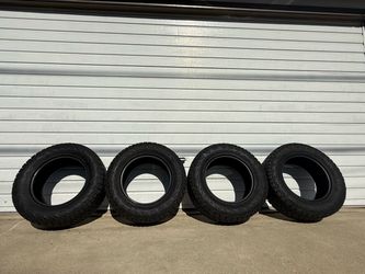285/60/19 (LIKE NEW) NITTO terra grappler G3 tires
