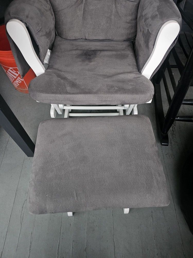 Gliding Nursey Rocking Chair With Foot Rest