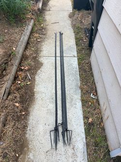 3 string light poles