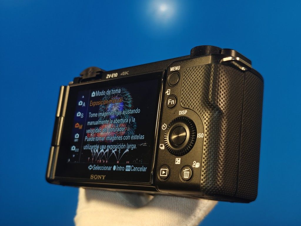 Sony ZV- E10 + Lens PZ 16-50mm OSS Mark 2 + Mem 64 Gb +Box +  Shutter Count 438