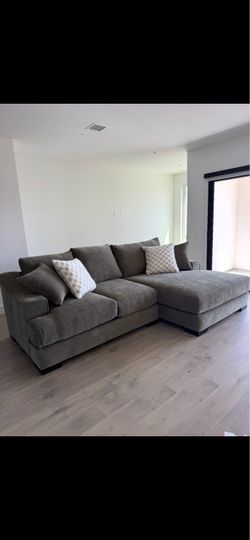 Bonaterra II Forest Green Couch