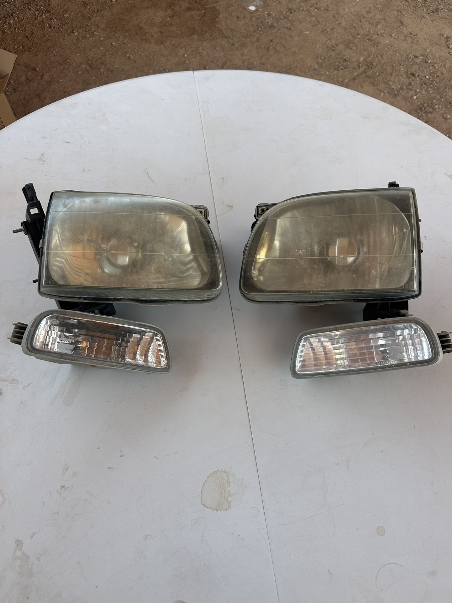 01-04 Toyota Tacoma Headlights And Fog Lights 