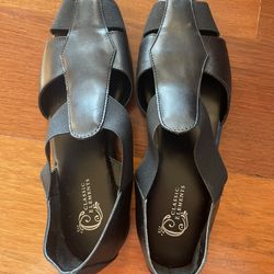 Classic Elements Black Leather Flat Sandals in Size 9!