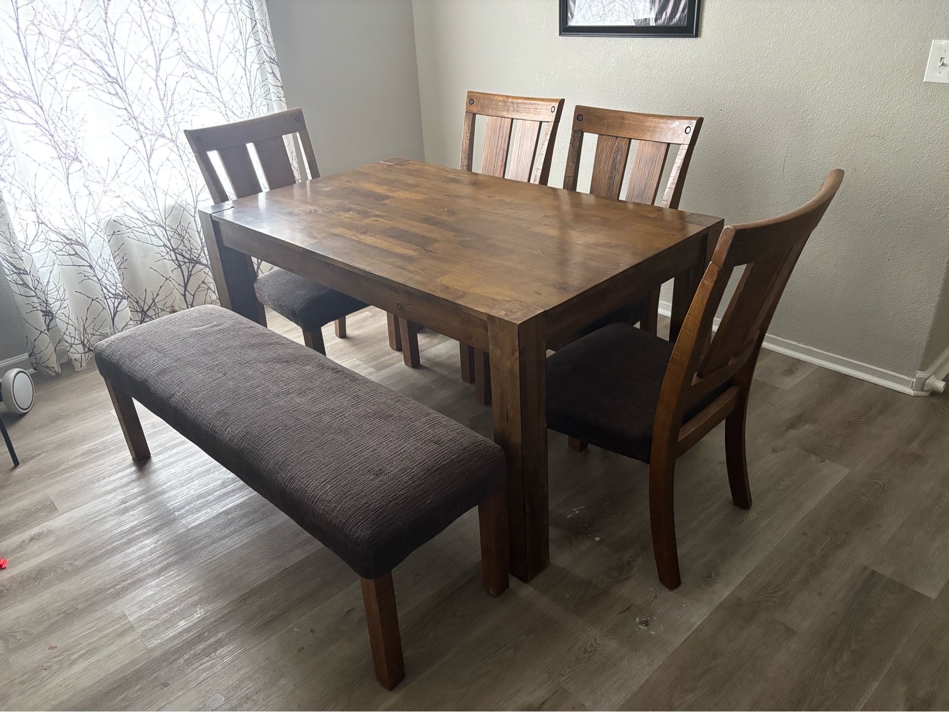 Beautiful 6-Piece Dining Set
