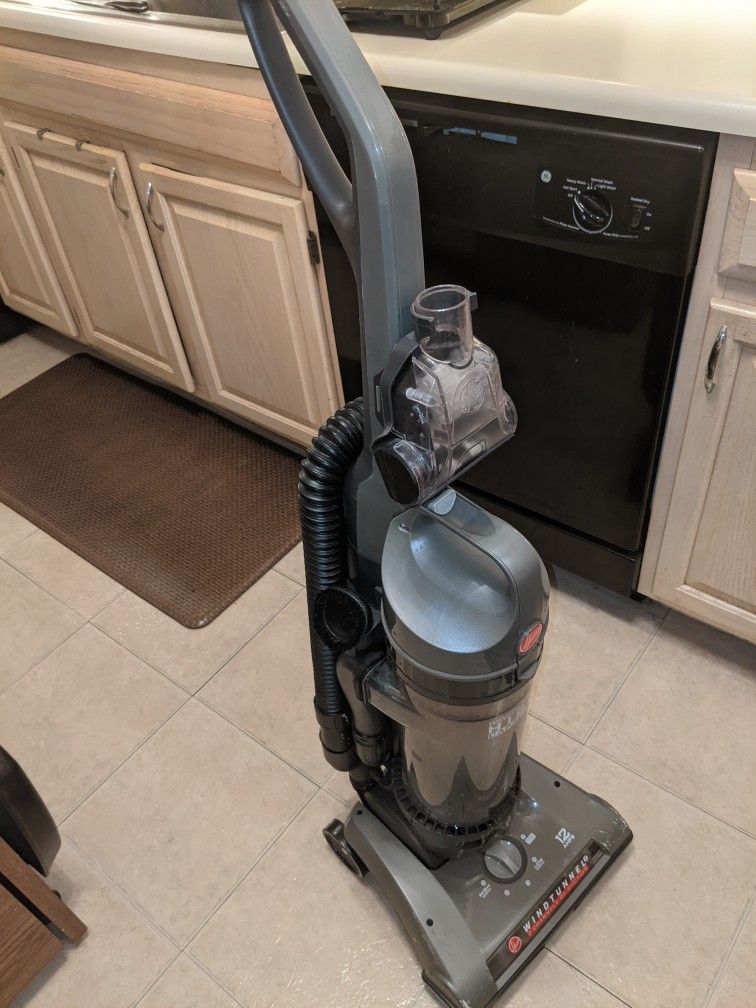 Hoover High Capacity WindTunnel2 Bagless Upright Vacuum Cleaner