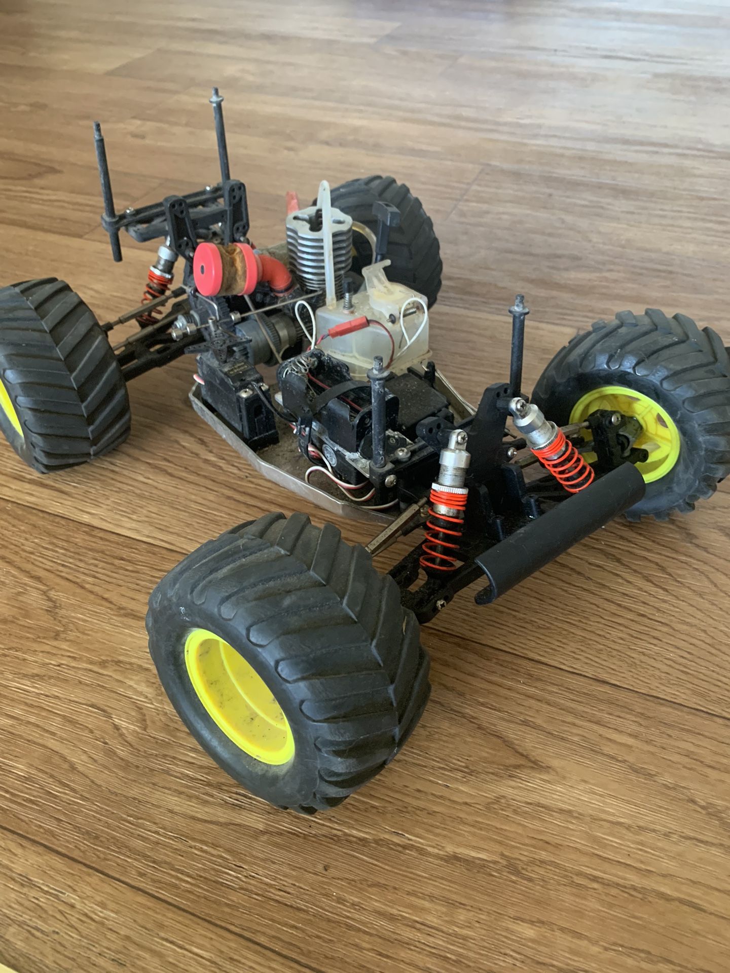 duratrax maximum st ( As Is ) Untested