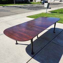 Table With leaves