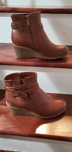 Camel Colored Wedged Ankle Boots: 9.5WW