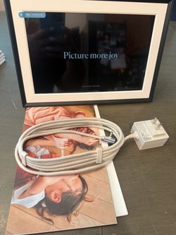 Aura Digital Photo Frame with Accessories no box new