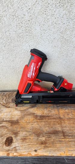 Milwaukee finish nailer 15 Gauge m18 fuel tool only