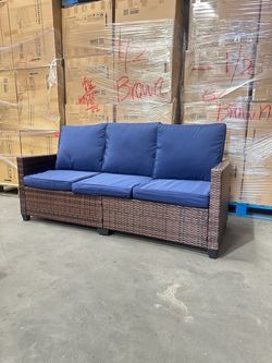 3-Seat Outdoor Wicker Sofa with Navy Cushions