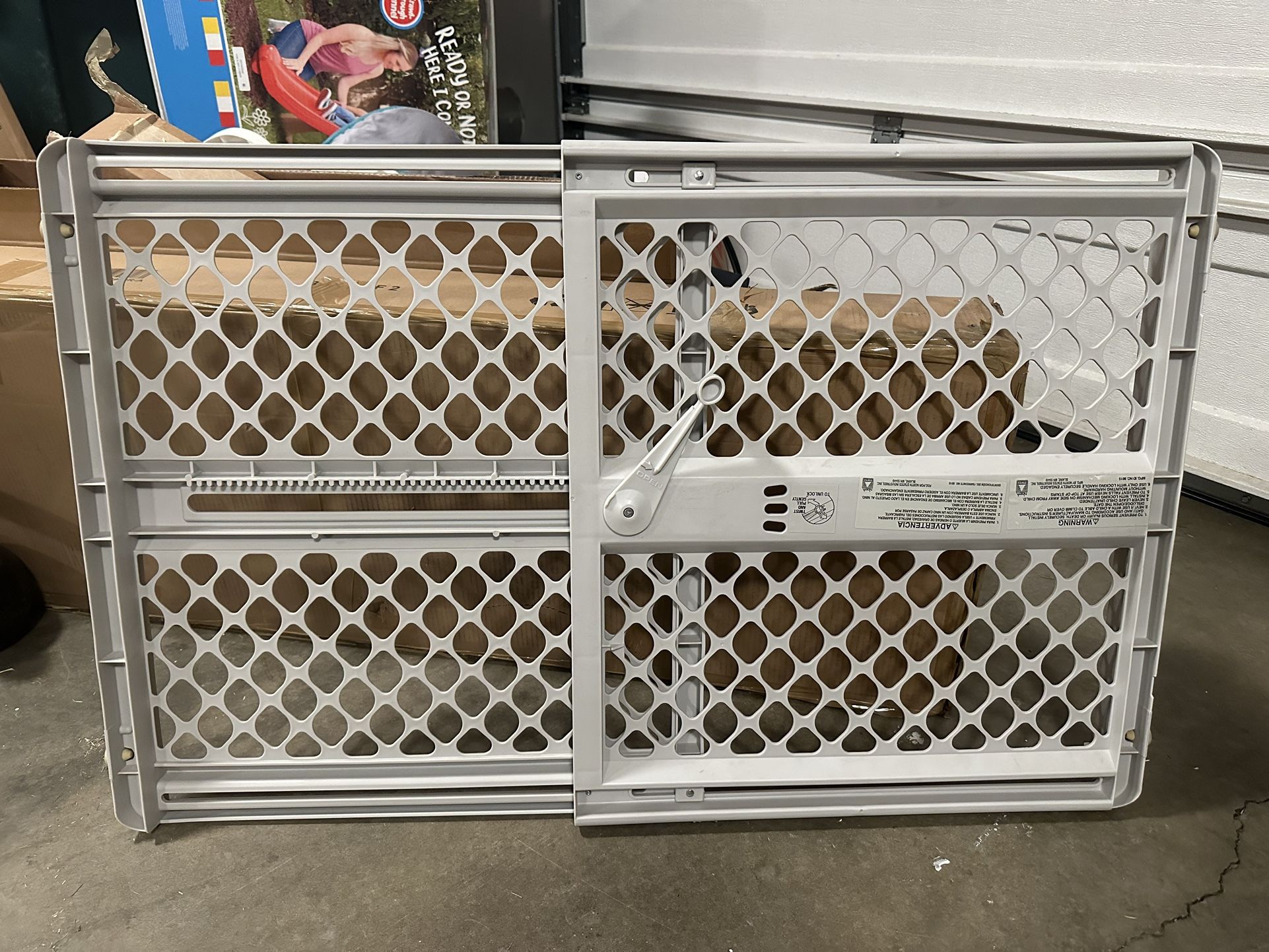 Gate for doors
