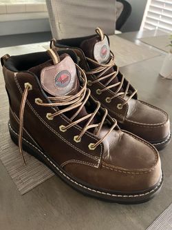 Boots size 9 1/2 men