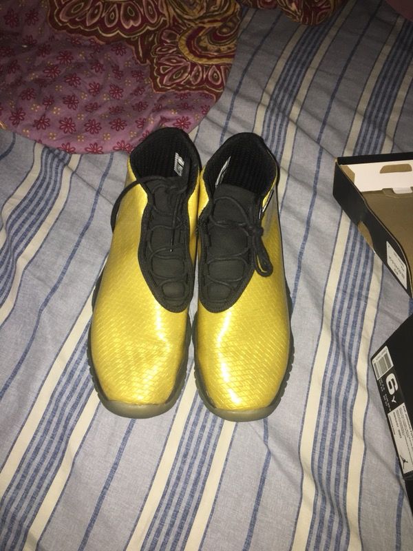 Jordan futures size 6