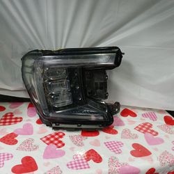 2021-23 GMC Yukon Right Headlight