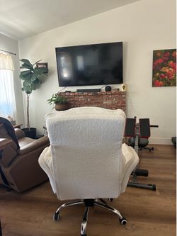 Big & Tall Office Chair flip armrest for crossword sitting or pets with foot rest