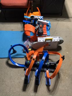 Hot wheels corkscrew crash sets