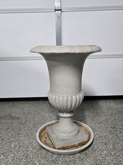 Large vase/Plant pot from Rogers Garden Newport Beach,CA