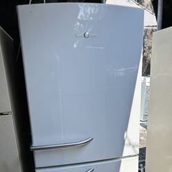 GE Artistry™ Series ENERGY STAR® 20.3 Cu. Ft. Bottom Freezer Refrigerator