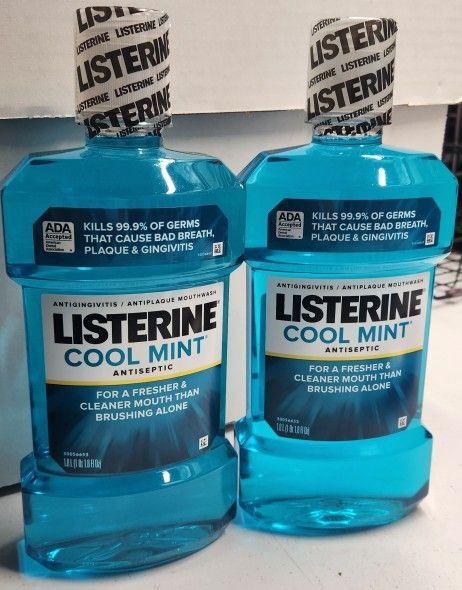 (2) Listerine Cool Mint Antiseptic Mouthwash, For Bad Breath & Plaque Oral Care, 1 L