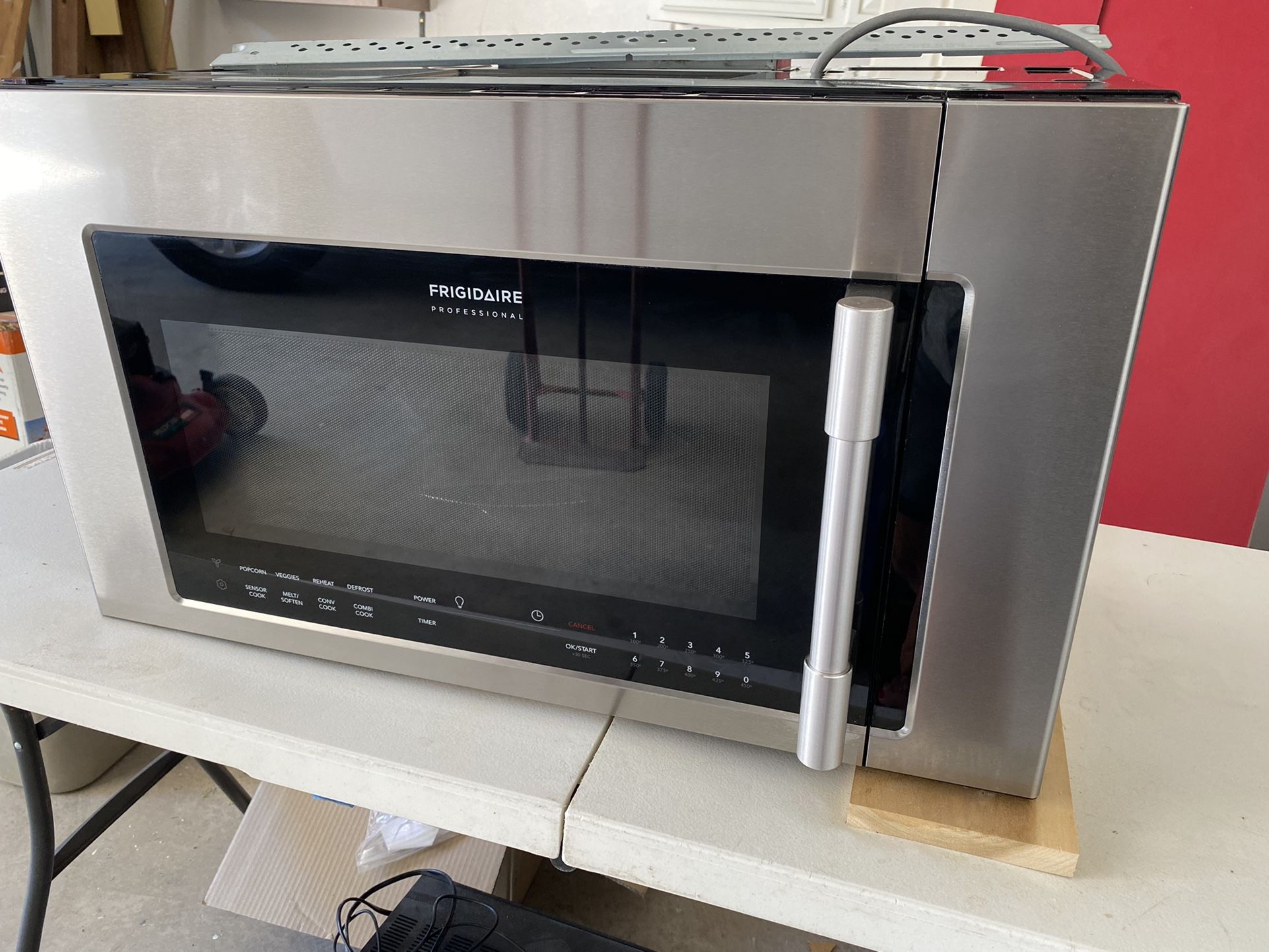Frigidaire Professional Microwave w/Convection