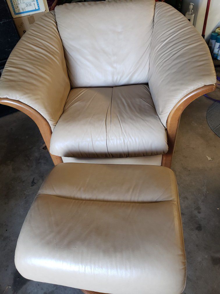 Large Ekornes Chair With Tilting Ottoman
