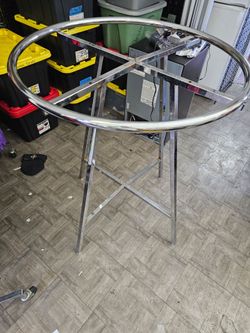 Clothing rack round