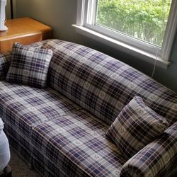 Love Seat / Full Size Bed