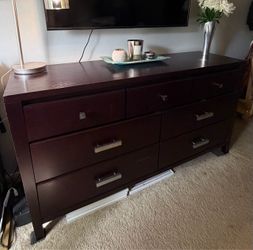 Dresser with 2 nightstands