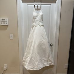 WEDDING DRESS. SIZE 6. Chamber by KEYSTONE (Good condition) PICK UP IN CORNELIUS