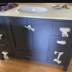 48 Inch Single Bathroom Vanity ( Cracked Top)