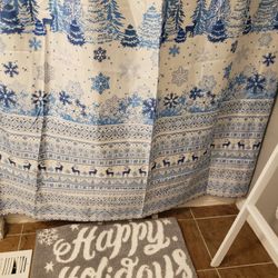 Christmas Bath Set ( Excellent Conditions)