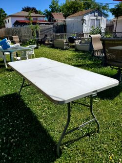 Folding table 6ft