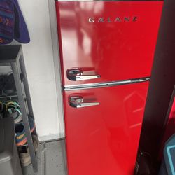 Galanz 4.6 Cu Ft Retro Refrigerator