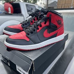 Air Jordan1  Mid “banned” Size 10