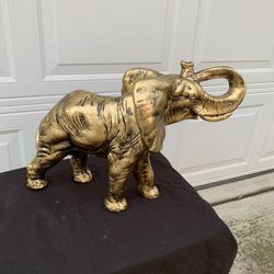 The walking elephant Statue
