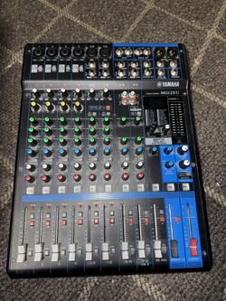 Yamaha MG12XU 12 channel mixer
