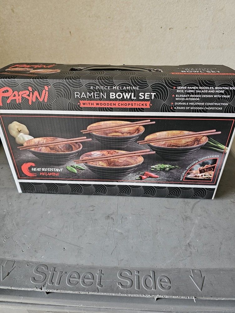 4 Piece Ramen Bowl Set With Wooden Chopsticks