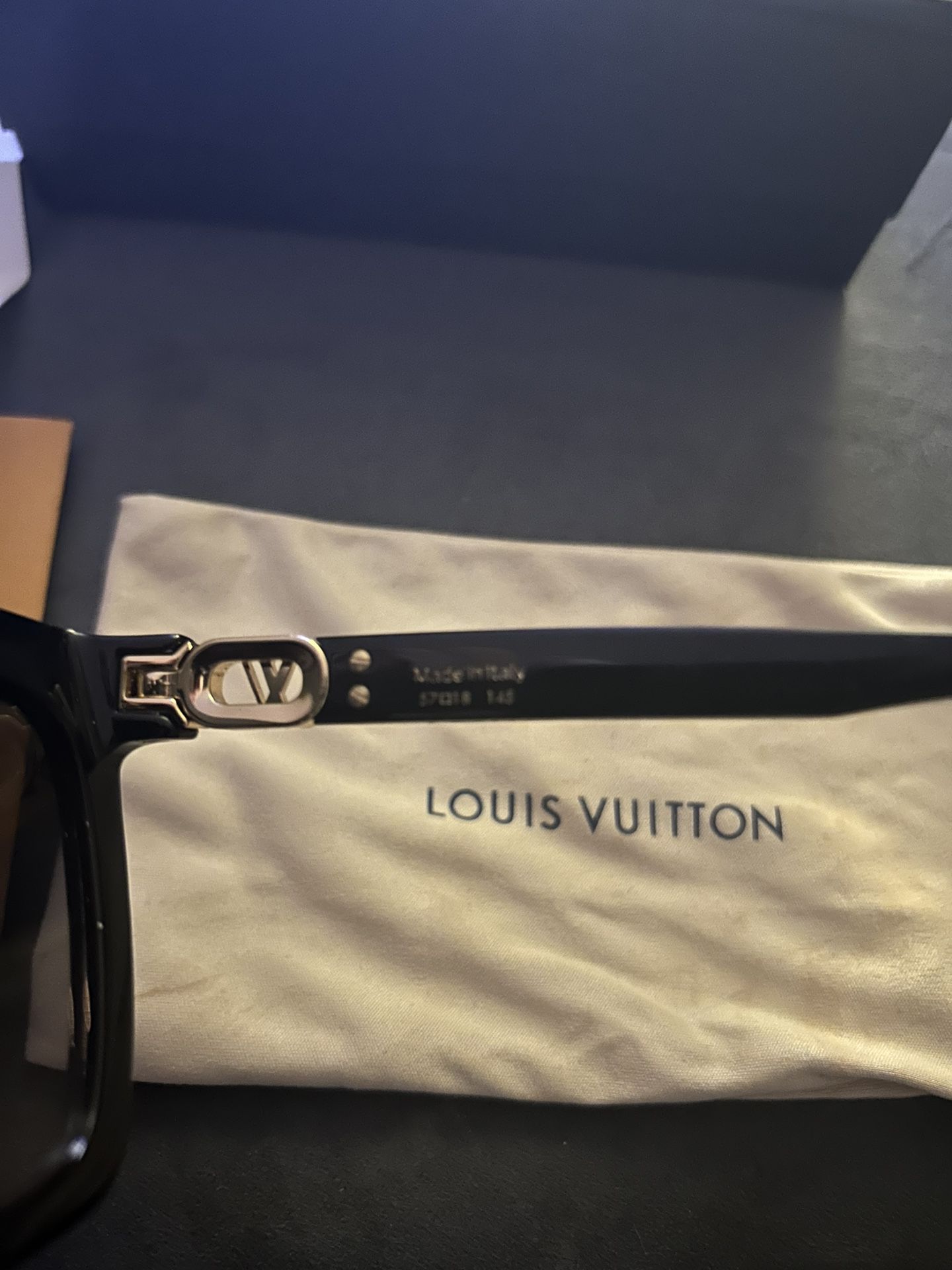 Louis Vuitton Twister Azur Sunglasses for Sale in Canyon Country, CA -  OfferUp