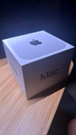 Apple - Mac mini Desktop - M4 chip - Built for Apple Intelligence - 16GB Memory - 256GB SSD - Silver