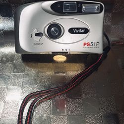 VIVITAR PS51P PANORAMA POINT AND SHOOT VINTAGE CAMERA MADE IN CHINA FOCUS FREE MOTOR SWITCHABLE PANORAMA w/ HAND STRAP