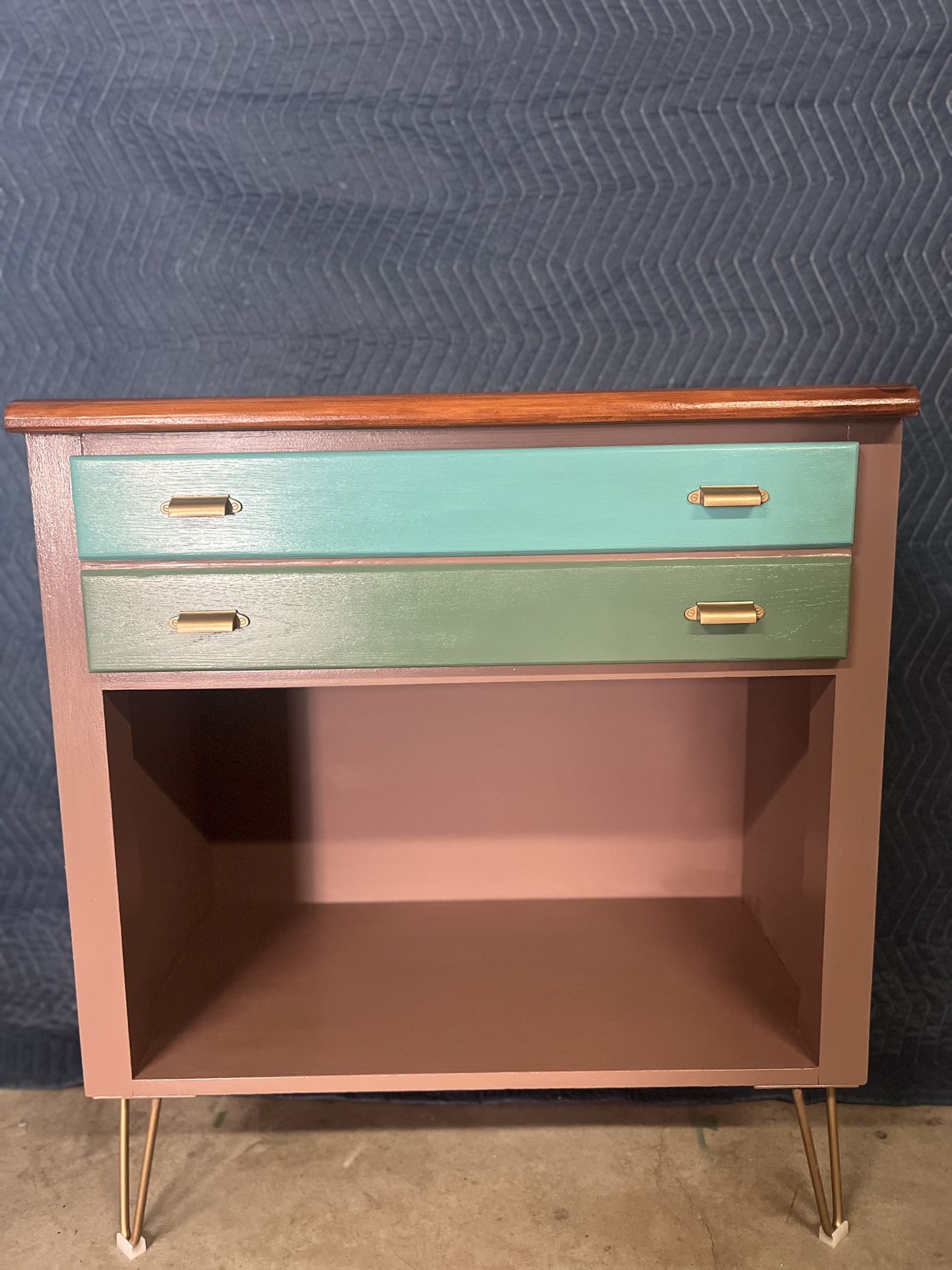 Bassett Console Table W/Drawer