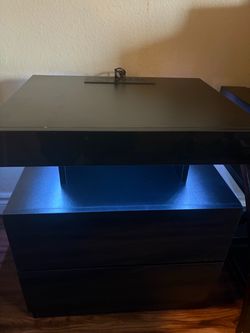 LED DRESSER W charging station