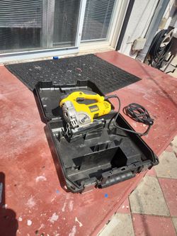 Caladora  dewalt buena.