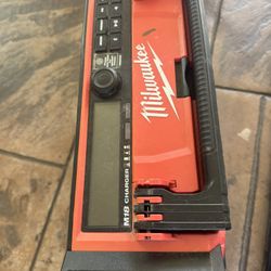 Packout Radio Milwaukee M18 Charger 