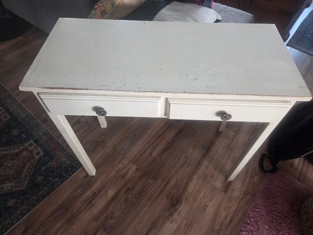 Free Vintage Entry Way Table Desk