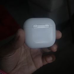 AirPods 4 one one right ear AirPod and charging case 40.00