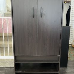 Shoe Cabinet - Holds 15 Shoes 