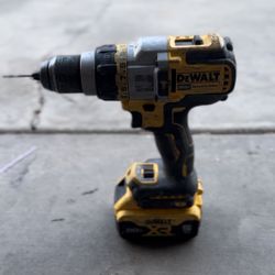 dewalt brushless hammer drill 20v flex volt advantage with 5ah XR battery