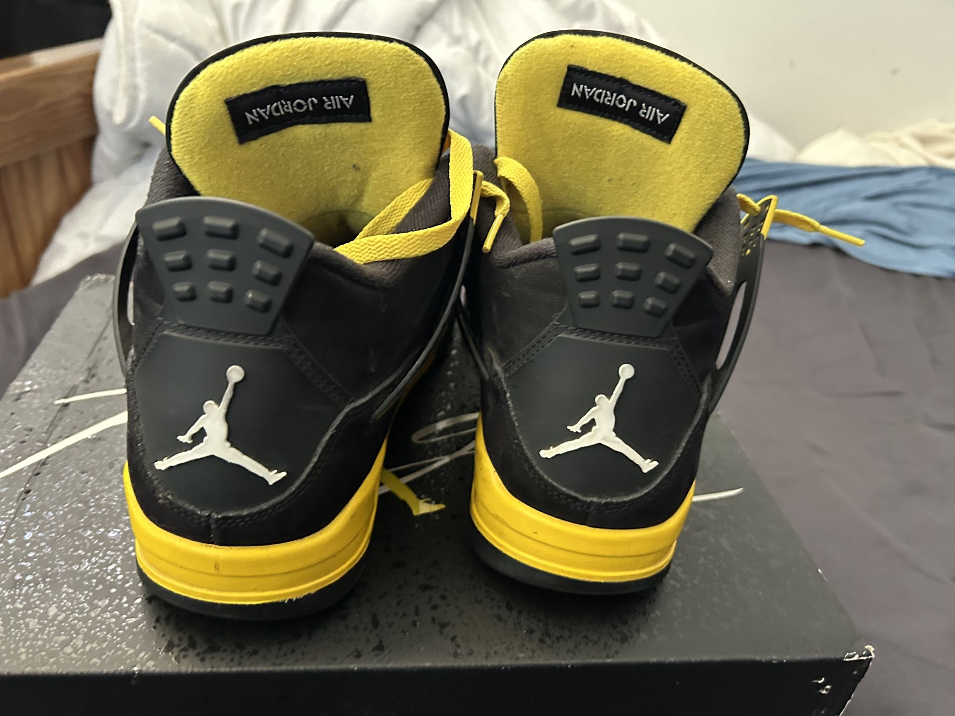 Jordan 4 Thunders